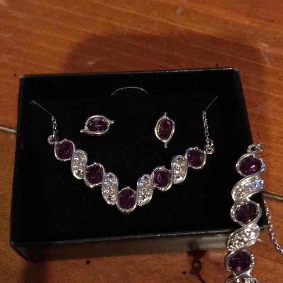 Avon Jewelry - Avon Klara 3 piece gift set